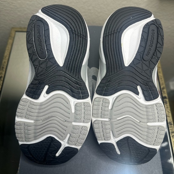 Kids New Balance Sneakers, 990v6, grey. Size 7med. - Picture 4 of 8